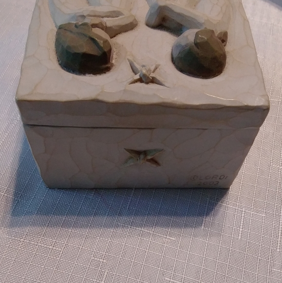 Willow Tree Friendship 2003 Trinket Box - Picture 4 of 7